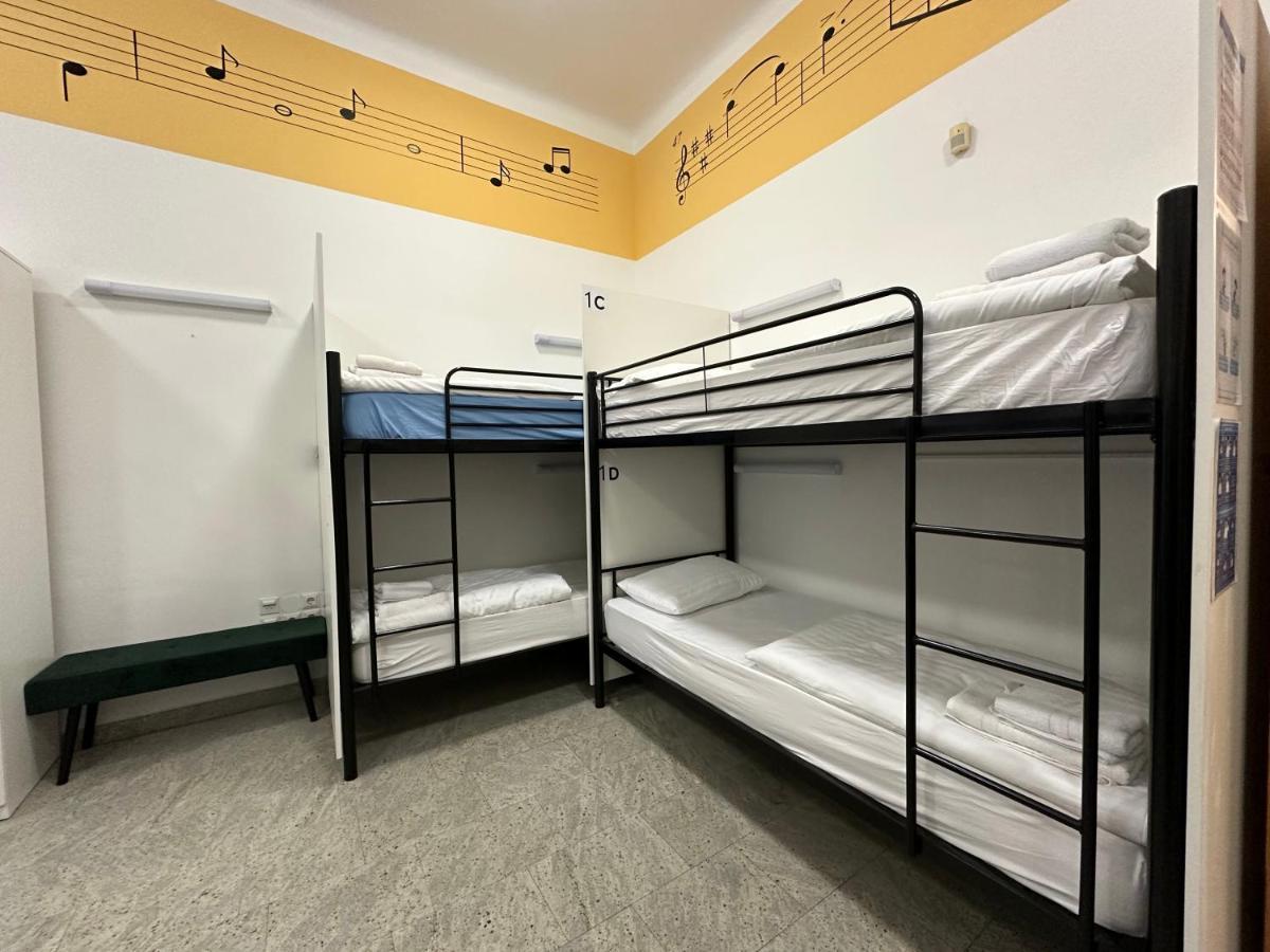 Hostel Opera Ljubljana Bagian luar foto