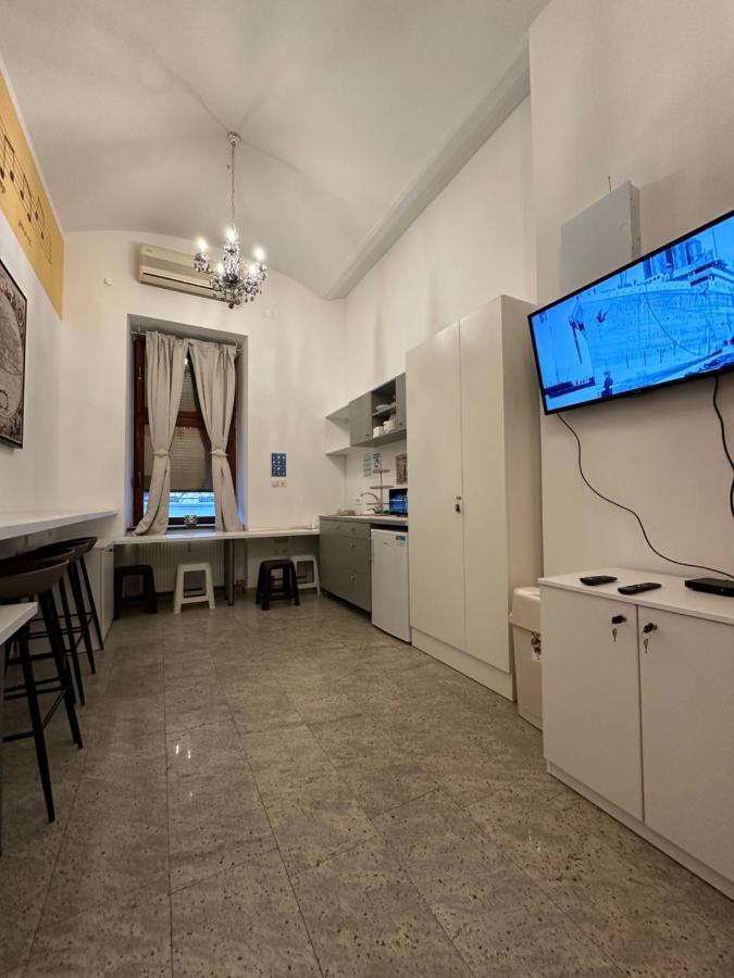 Hostel Opera Ljubljana Bagian luar foto